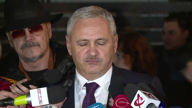 Dragnea, întrerupt de un protestatar: „La pușcărie să ajungi tu, securilă!”