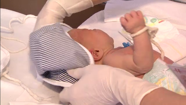 Proiect. Părinţii obligaţi să urmeze un curs pentru a îngriji corect bebeluşul