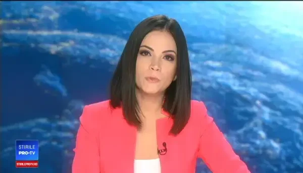 Supărat că ceilalți mergeau prea încet, un șofer a depășit coloana și a intrat într-o poartă