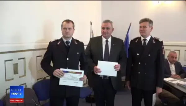 Incendiul de la fabrica din Alba Iulia. 20 de pompieri, premiați pentru eforturile depuse