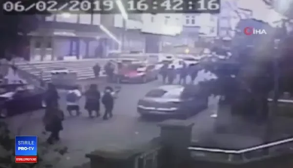 Momentul în care un bloc de 8 etaje se prăbușește în Istanbul. Bilanțul victimelor