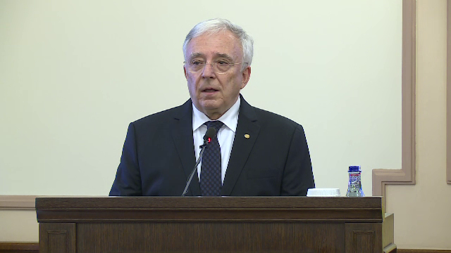 Mugur Isărescu, despre prăbuşirea leului: „Vine un ţăcănit şi începe să zgâlţâie vasul"