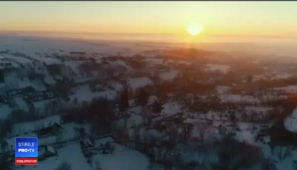 Mii de şcoli din ţară au încă WC în fundul curţii. "Copiii se tem de câini, pot cădea"