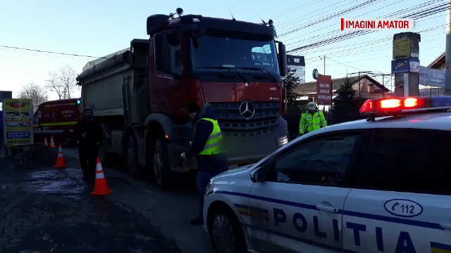 O femeie a murit după ce a fost lovită în plin de un camion