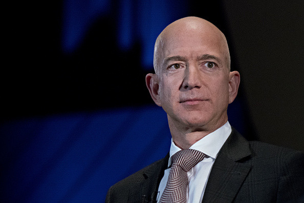 Jeff Bezos, fondatorul Amazon, acuză publicaţia National Enquirer de şantaj