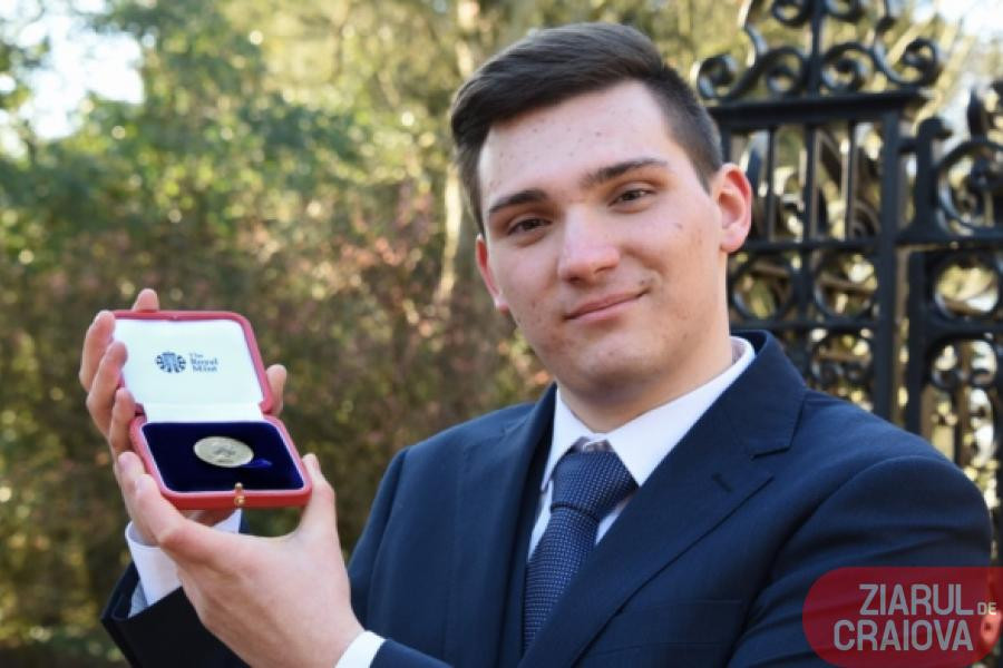 Elev român premiat de Regina Marii Britanii. Cu ce s-a remarcat Cornel