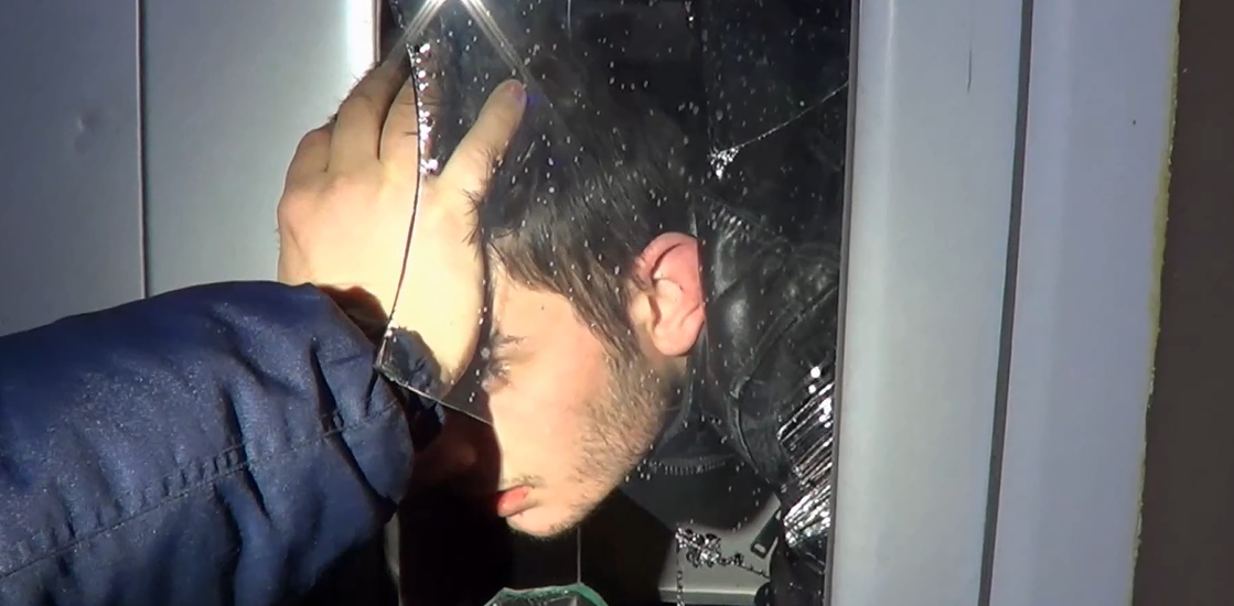 Ipostaza în care a fost prins un hoț: ”E mort? Nu, e drogat!” VIDEO