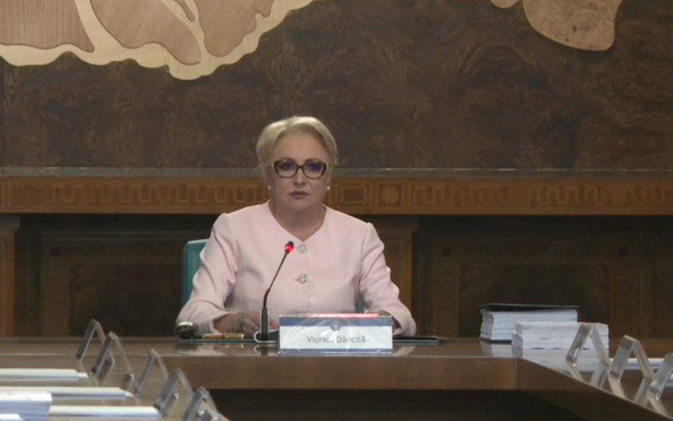 Dăncilă a avut o convorbire telefonică cu vicepreședintele SUA. L-a invitat în România