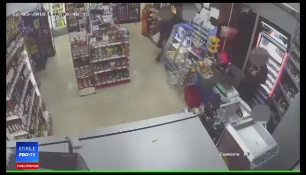 Poliţia cere ajutor pentru prinderea unui tânăr suspectat de crimă, în Capitală. VIDEO