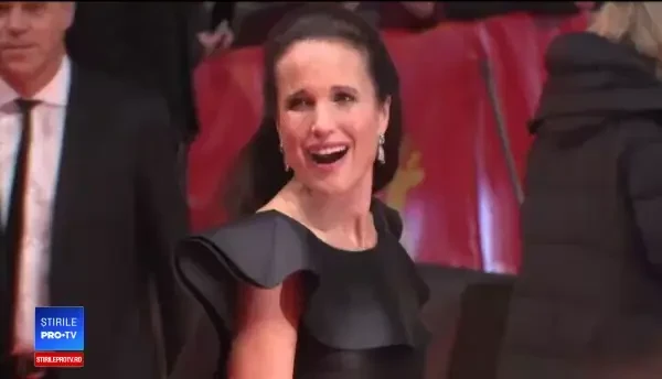 Andie MacDowell, la 60 de ani, apariție răvăşitoare la Festivalul de film de la Berlin
