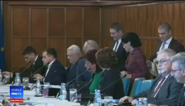 Bugetul, adoptat cu viteza de 8 pagini pe minut. Teodorovici: "Stau la birou foarte mult"