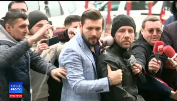 Cum îl pot reclama victimele pe falsul medic Politi. "Am rămas cu gaură în vârful nasului"