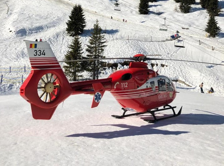 Turist rănit grav după ce a căzut într-o prăpastie. Ar putea fi scos doar cu elicopterul