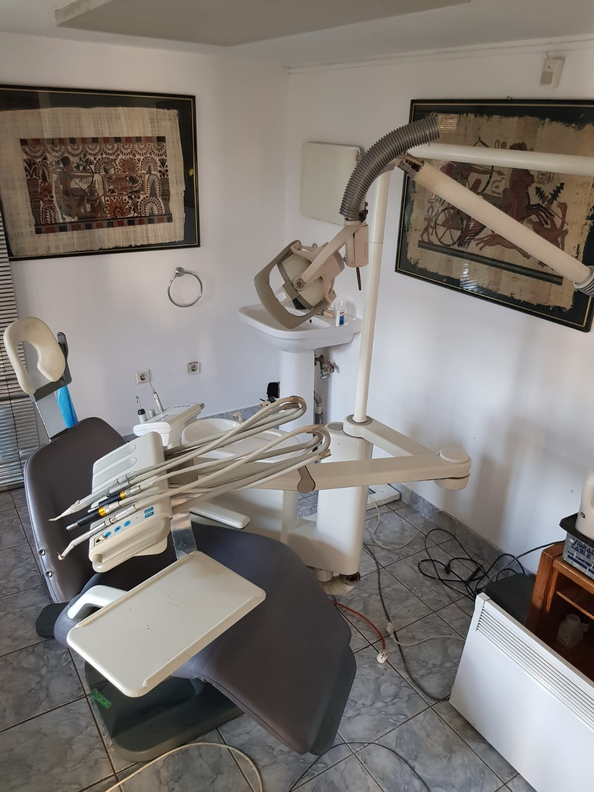 imagini din cabinetul falsului dentist