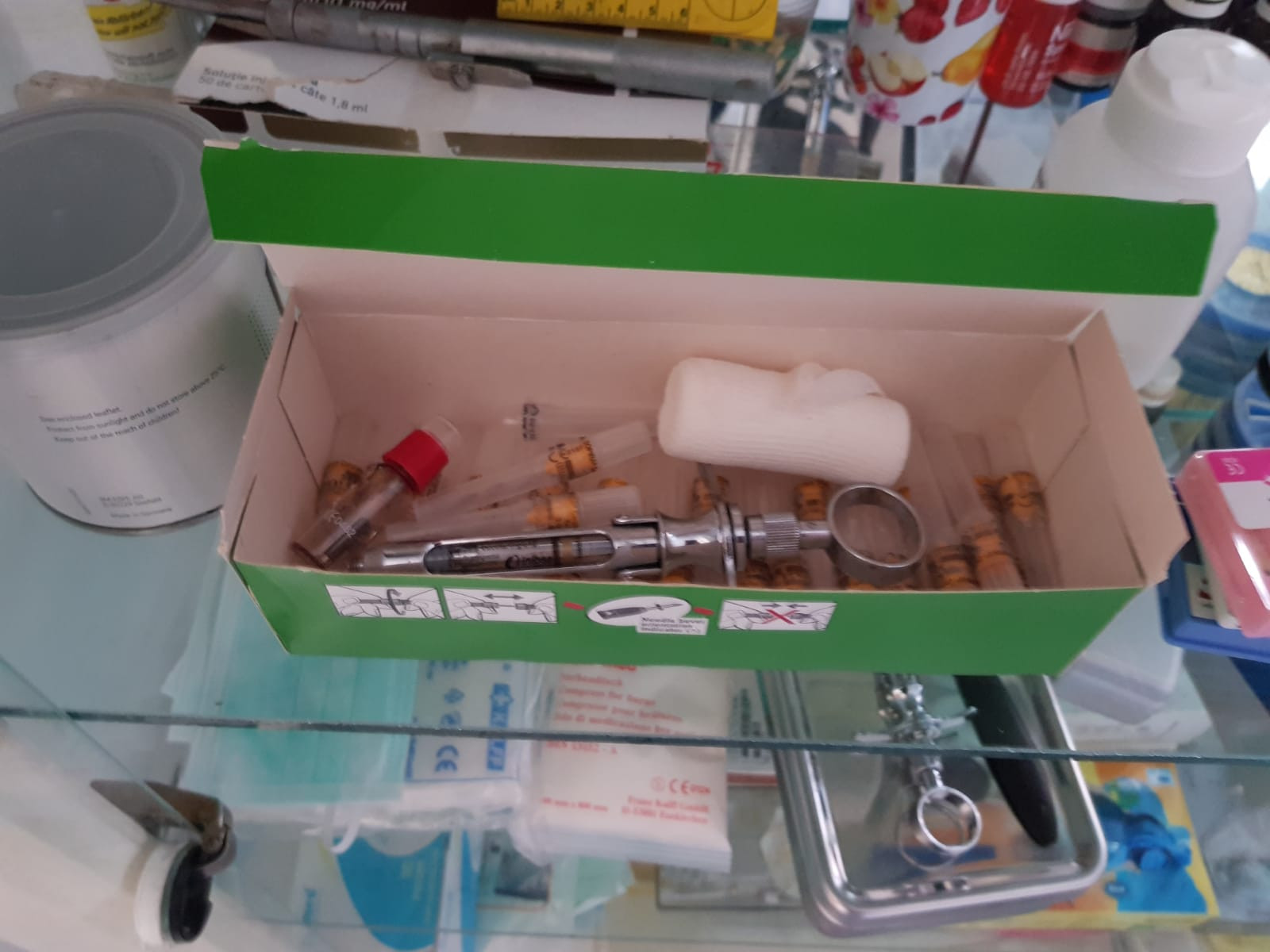 imagini din cabinetul falsului dentist