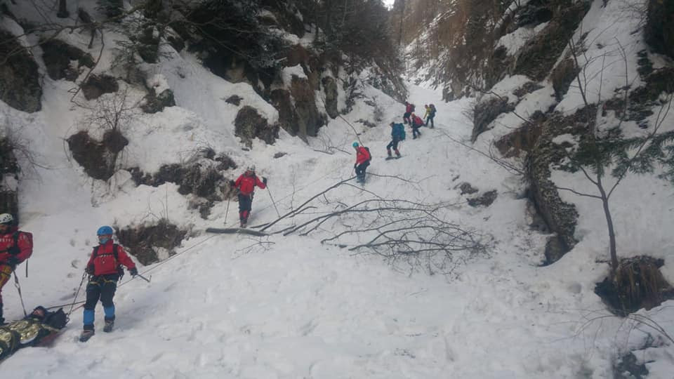 Operaţiuni dificile de salvare în Bucegi. Doi turişti, la un pas de moarte