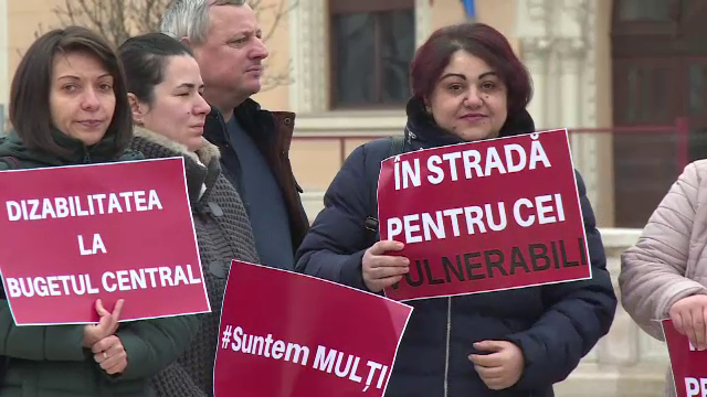 Părinții cu copii cu dizabilități protestează din nou. De ce riscă să rămână fără bani