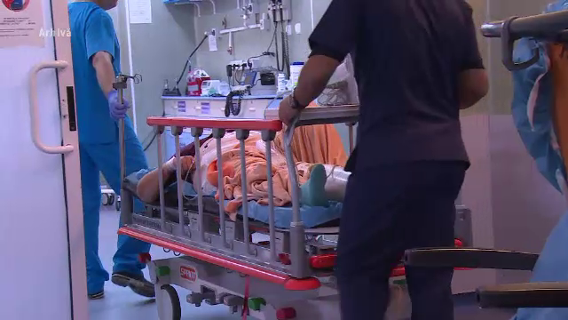 Femeia împușcată în cap de un polițist, transferată la alt spital. Anunțul medicilor