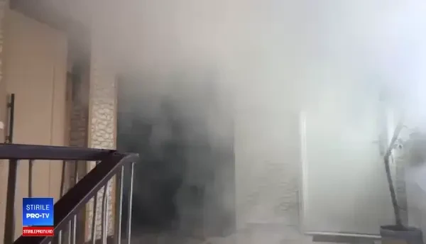 Incendiu în liftul unui bloc din București. 4 persoane au ajuns la spital
