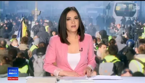 Lupte între poliţie şi Vestele Galbene, în Paris. Cum a rămas un protestatar fără mână