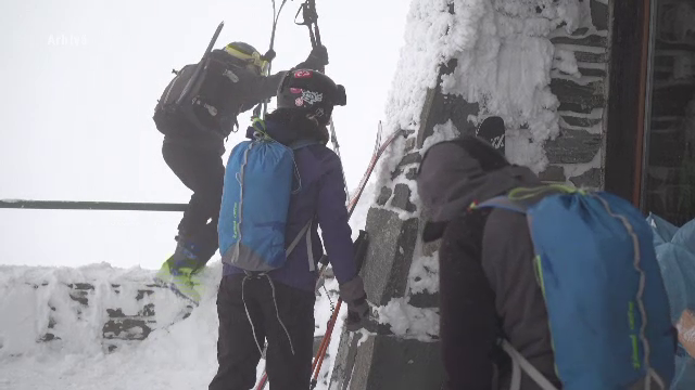 O drumeție pe munte cu prietenii s-a sfârșit tragic. Cum a murit un bărbat