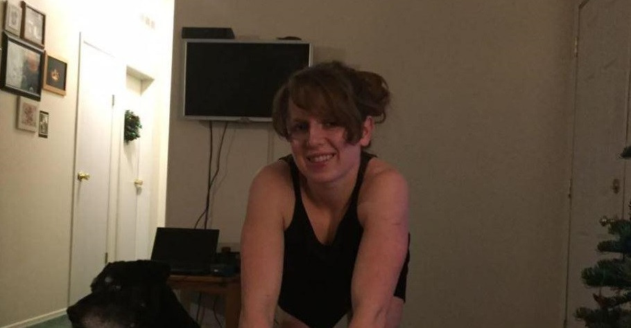 Profesoară prinsă de soț întreținând relații intime cu un băiat de 15 ani