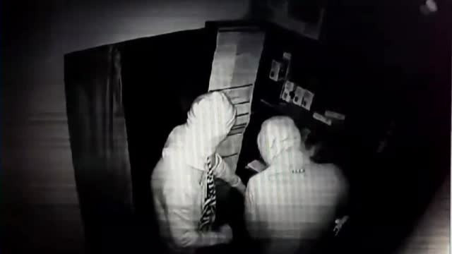 56 de telefoane, furate în câteva minute. Câte au vândut hoții până au fost prinși