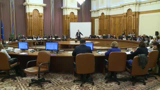 Legea Bugetului a intrat în dezbaterea parlamentarilor. Opoziția: ”Este praf în ochi”