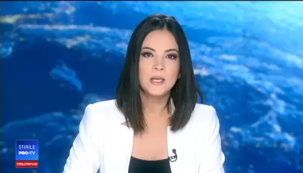 Incendiu într-o comună luxoasă. Pompierii s-au luptat mai mult cu noroiul decât cu focul