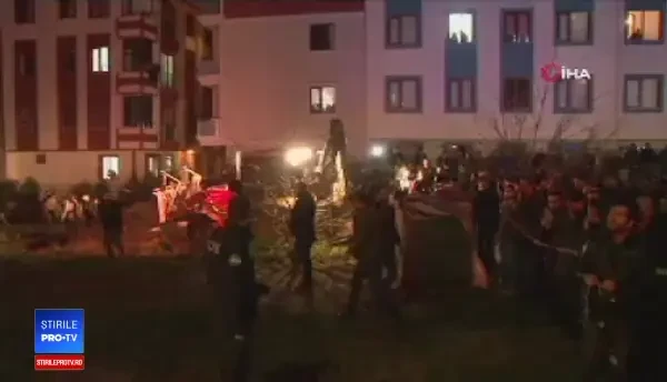 Un elicopter militar s-a prăbuşit într-un cartier din Istanbul. VIDEO