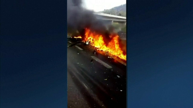 Un celebru jurnalist a căzut cu elicopterul peste un camion şi a murit pe loc