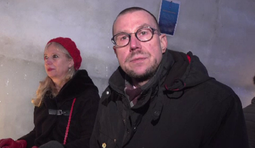 Reacția unui turist finlandez după ce a mâncat cârnați la Sibiu