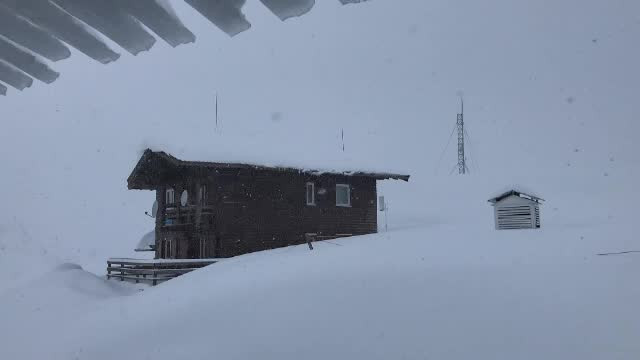 Accidente și vacanțe ruinate de viscol. Zona unde vântul a bătut cu 100 de km/h