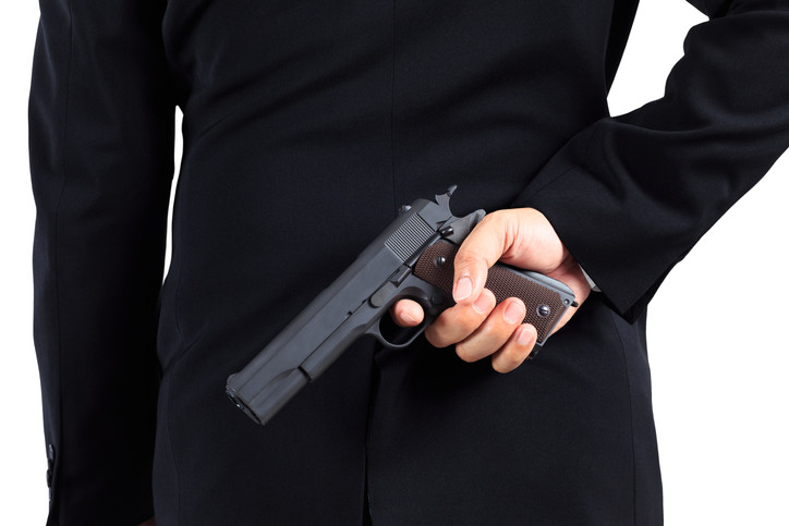 Un bărbat care se plimba cu un pistol neletal prin București a fost imobilizat