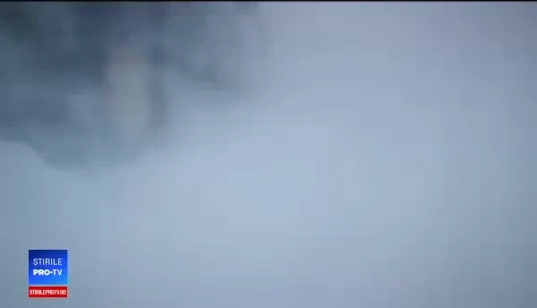 Probleme după codul portocaliu de ninsori. Utilaj de deszăpezire, blocat în zăpadă