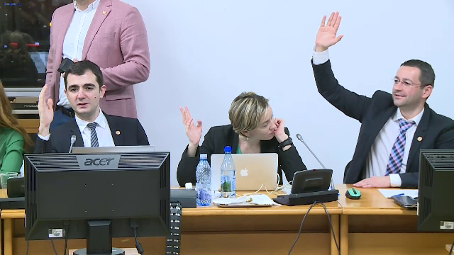 Bani luaţi de la SRI pentru vitamina D. "Nu mai putem spune că România e un stat sigur"