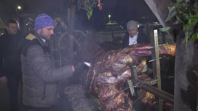 Bucătari puşi să gătească două feluri de mâncare cu doar 1 euro. Ce a rezultat