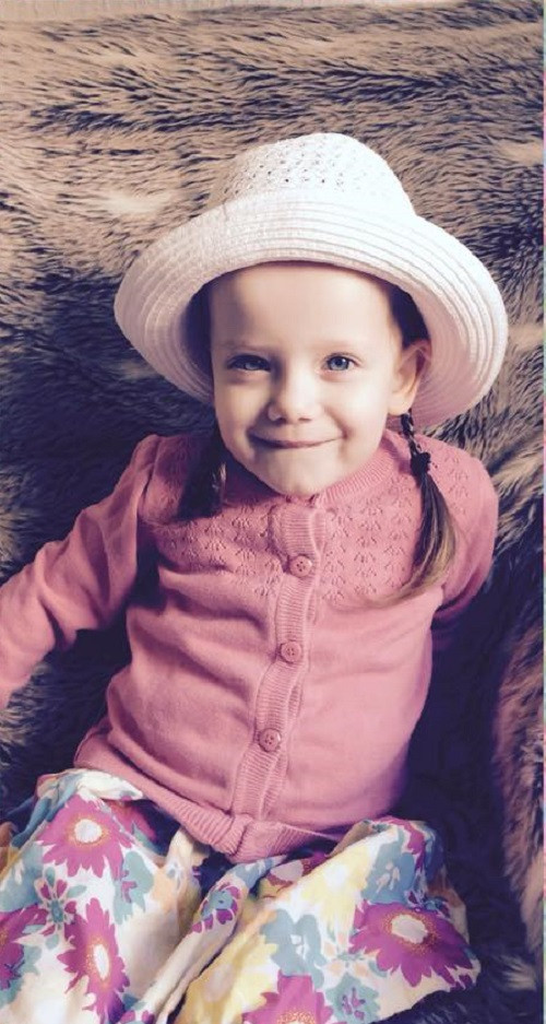 fetita blocata autocar