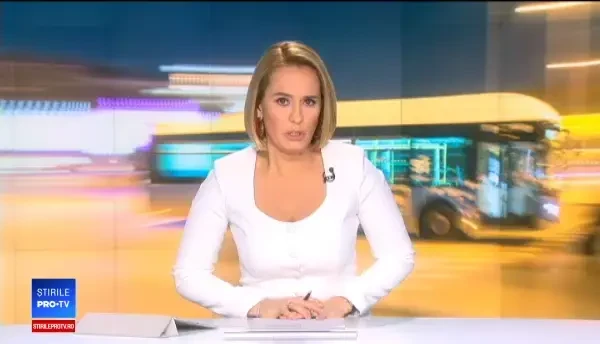 Roata unui autobuz în care se aflau călători a sărit și a lovit o mașină. Ce s-a întâmplat cu oamenii