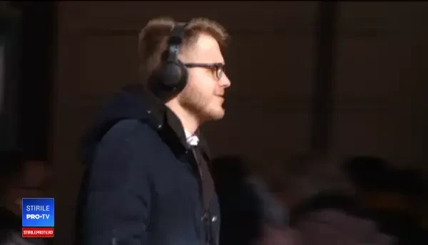 Mai mult de jumătate dintre tineri sunt în pericol să surzească. Cât de periculoase sunt căştile