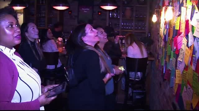 Bar anti Valentine's Day: mănânci dulciuri speciale și povestești cum te-ai despărțit