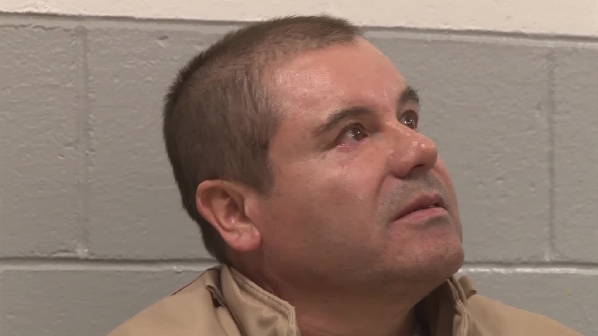 Imagini în premieră cu El Chapo în lacrimi și speriat de ce îl așteaptă în SUA. VIDEO