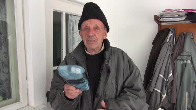 Doi hoți care păcăleau oamenii la telefon, prinși cu ajutorul unui bătrân de 88 de ani