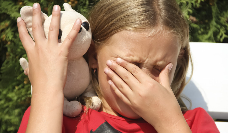 Un băiat de 12 ani și-a violat sora de 6 ani din cauza unui joc video