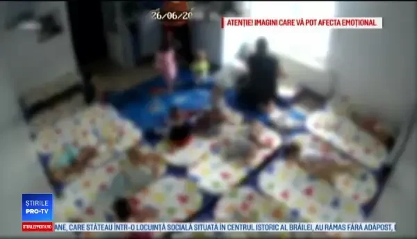 Momentul în care Romina Rotariu îi rupe piciorul unui copil. Părinții cer 500.000 euro