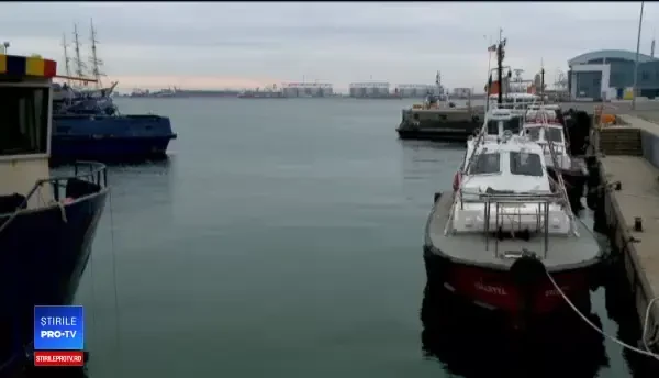 Doi marinari au căzut de pe un remorcher în portul Constanța. Unul a murit