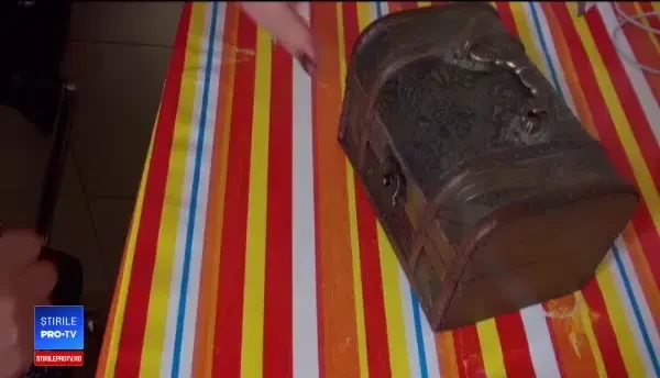 Doi hoți care păcăleau oamenii la telefon, prinși cu ajutorul unui bătrân de 88 de ani