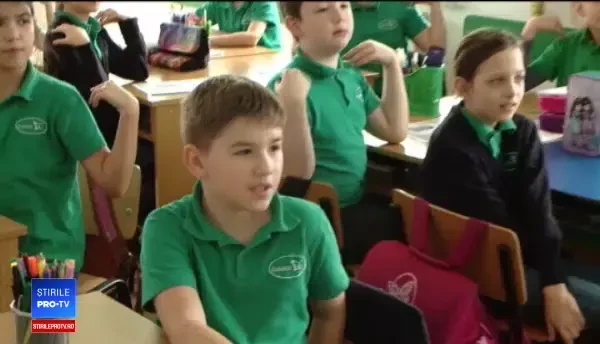 Școlile în care elevii învață din clase primare chineza sau araba: ”E o șansă în plus”