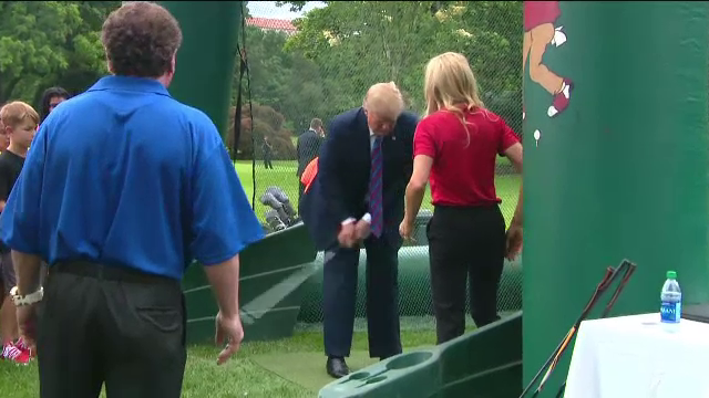 Donald Trump nu poate rezista fără golf. A instalat la Casa Albă un simulator
