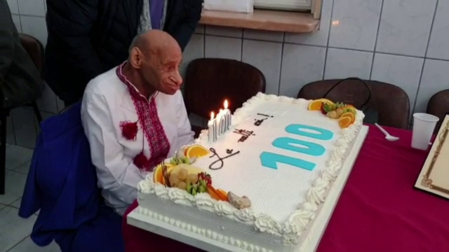 Un bărbat din Maramureş, care suferă de o boală gravă, a reuşit să ajungă la 100 de ani